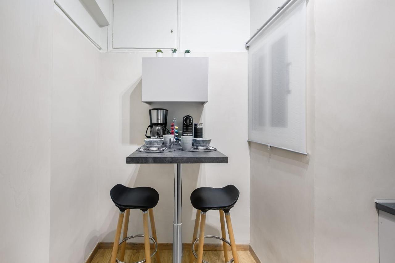 Modern Flat In The Grounds Of Acropolis Monuments -Armonia- Apartment Athena Bagian luar foto