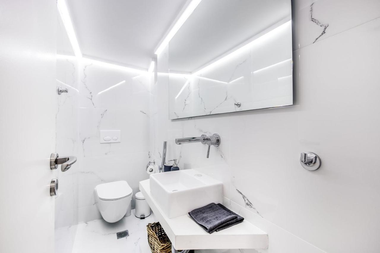 Modern Flat In The Grounds Of Acropolis Monuments -Armonia- Apartment Athena Bagian luar foto