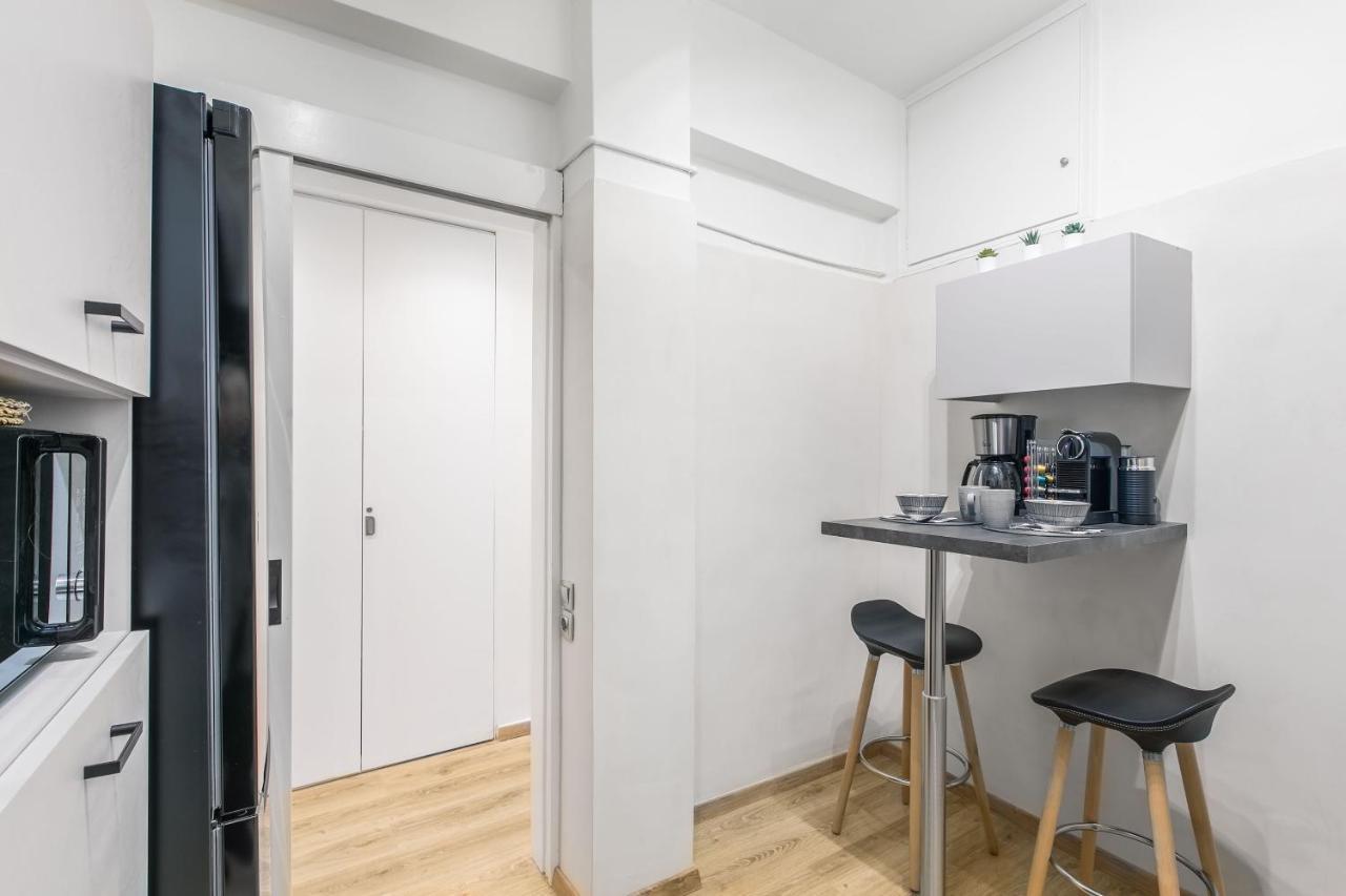 Modern Flat In The Grounds Of Acropolis Monuments -Armonia- Apartment Athena Bagian luar foto