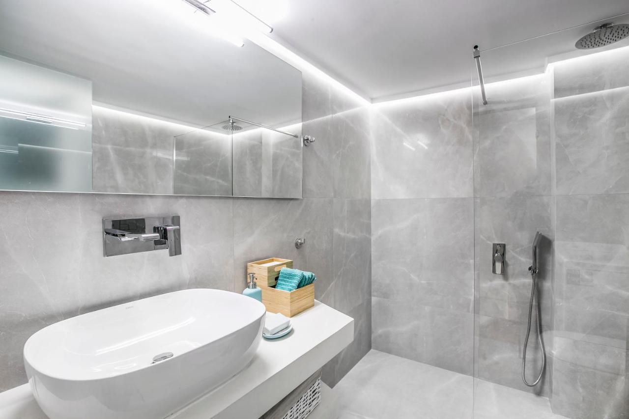 Modern Flat In The Grounds Of Acropolis Monuments -Armonia- Apartment Athena Bagian luar foto